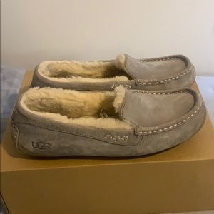 Women Ugg’s Ansley Slippers